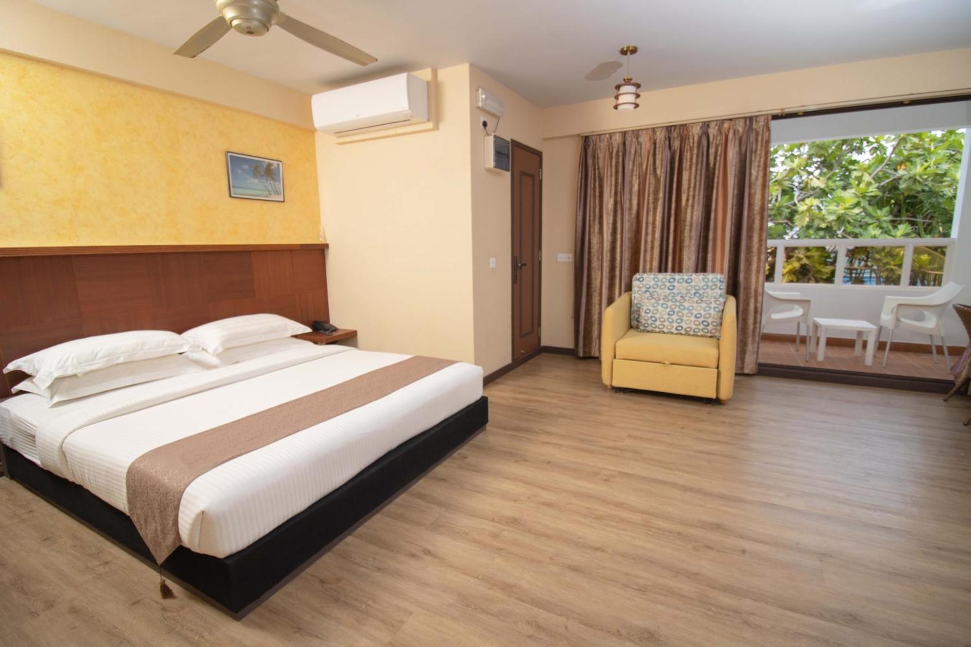 Rashu Hiyaa Hotel Dhiffushi Exterior photo